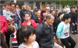 人人獻(xiàn)出一點(diǎn)愛(ài) 人間處處是春天 人人獻(xiàn)出一點(diǎn)愛(ài) 人間處處是春天