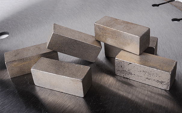 什么樣的冷卻液更適合金剛石刀頭的切割 什么樣的冷卻液更適合金剛石刀頭的切割