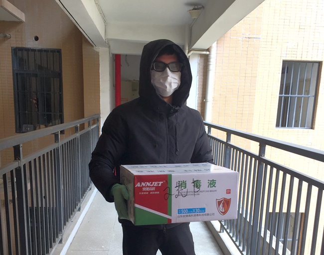 湖北昌利的這個(gè)普通家庭,一家三口都是志愿者 湖北昌利的這個(gè)普通家庭,一家三口都是志愿者