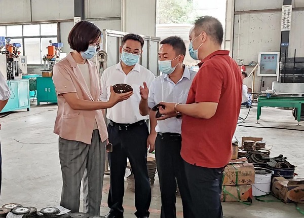 鄂州市委常委、統戰部部長鄒霞一行蒞臨昌利公司調研指導