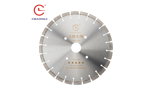 可以通過對金剛石鋸片做理性的分析，來了解鋸片的使用性能