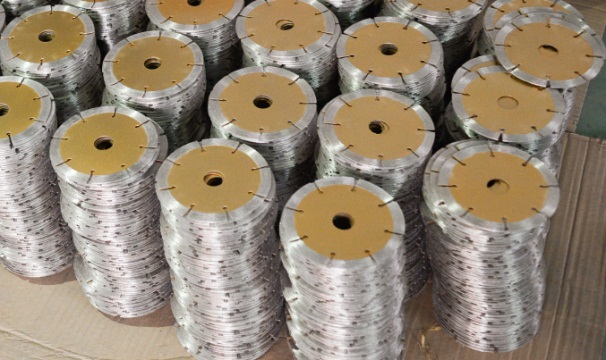 應(yīng)該怎樣選擇金剛石鋸片的中心孔和直徑才是正確的