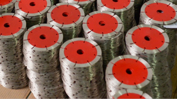 金剛石切割片在制造過程中的冷壓工藝及流程分析